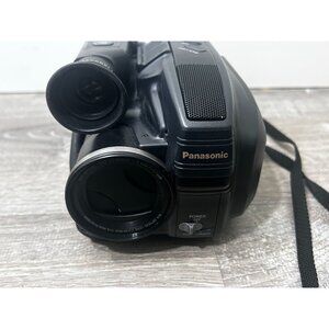 Panasonic Camcorder Palmcorder VHS-C Palm Sight PV-L557 16x Optical Zoom